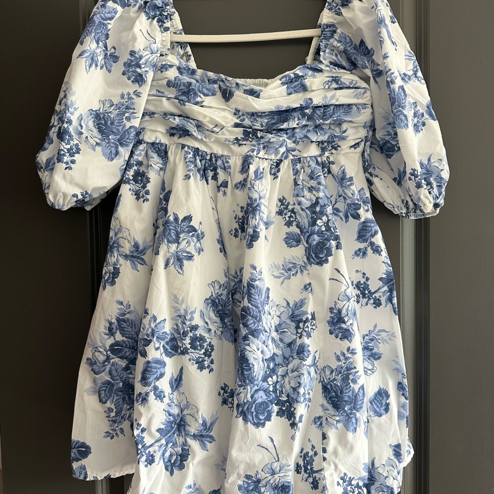 Abercrombie & Fitch White Smocked Top